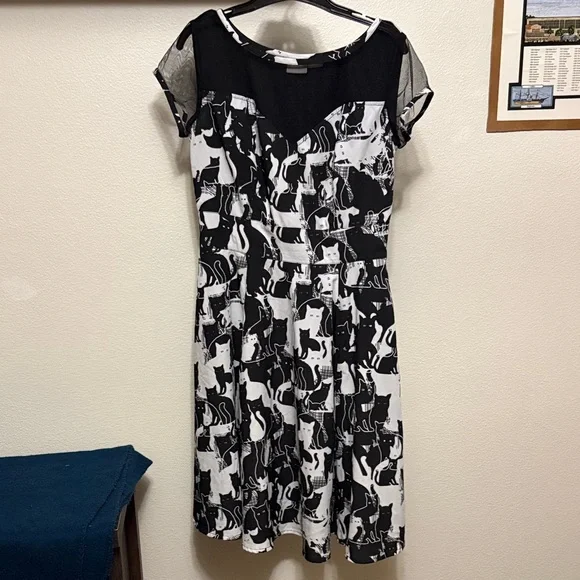 Eshakti Dresses | Eshakti Black And White Cat Print Womens Fit And Flare Dress Sz 12 | Color: Black/White | Size: 12 | Idragrace's Closet